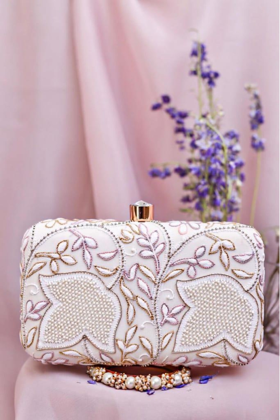 Huben Chikankari Clutch